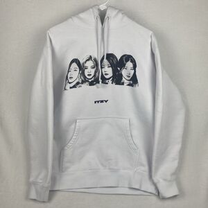 Itzy K Pop Born To Be World Tour Graphic Sweater Adult M White Hoodie Sweatshirt